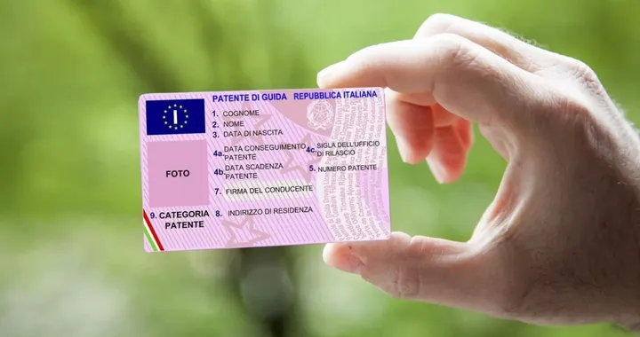 Verona, beccati i furbetti della patente. All'esame con telecamere e auricolari