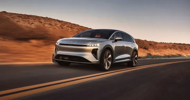 Lucid Gravity: SUV elettrico con oltre 700 km di autonomia e ricarica ultraveloce