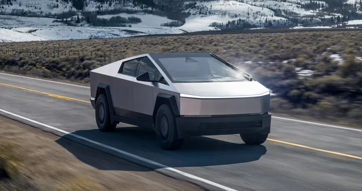 Novità Tesla Cybertruck, ecco la nuova versione &quot;base&quot;. Caratteristiche e prezzo