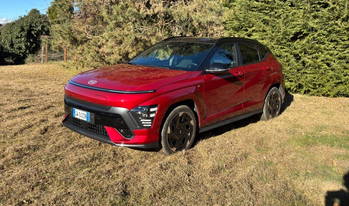 Hyundai Kona Electric: è un B-Suv spazioso ed efficiente | Video