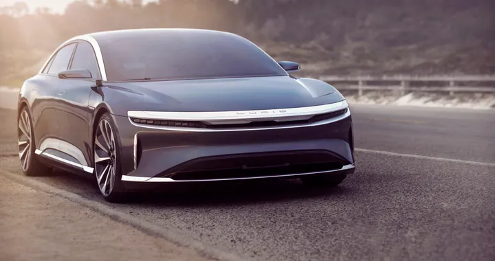 Lucid Air si fa vedere in azione durante i test invernali | Video