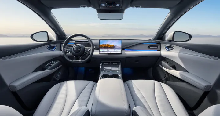 BYD Seal 6 DM-i, interni e bagagliaio della nuova Super Hybrid