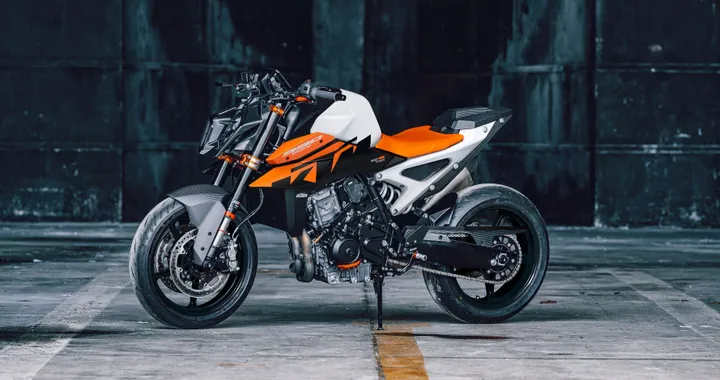 KTM 990 DUKE, con la Model Year 2026 una livrea celebrativa
