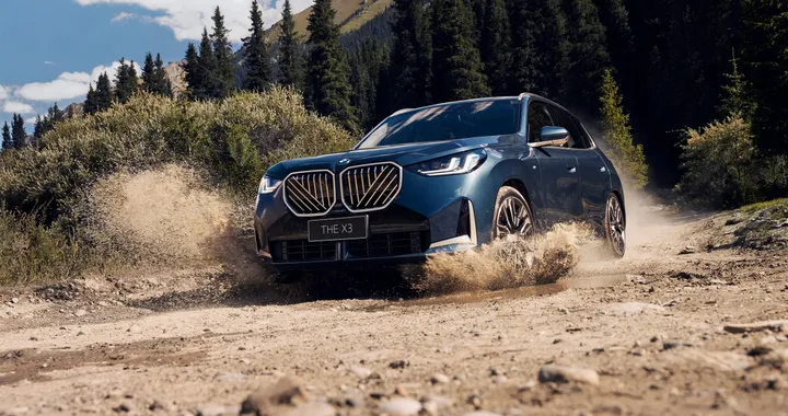 La nuova BMW X3 debutta in Cina con passo allungato e due motori benzina
