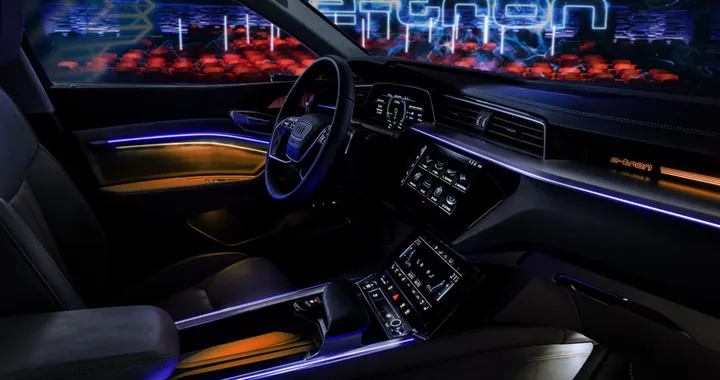 Audi e-tron prototipo: svelati gli interni del SUV elettrico
