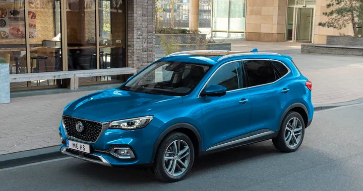 MG HS, ordini al via in Italia. Motore benzina da 162 CV e prezzi da 24.990 euro