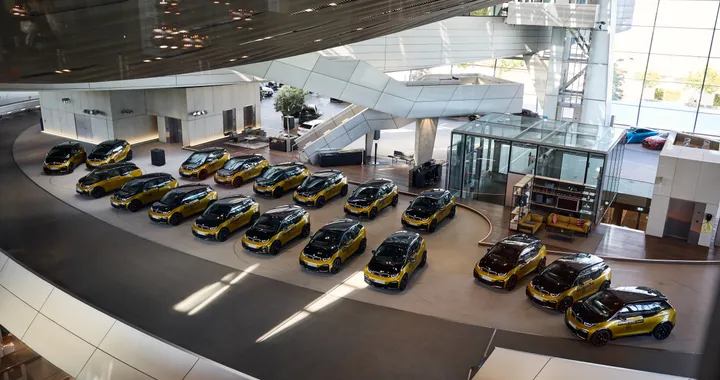 BMW i3, gli ultimi 18 esemplari sono stati consegnati con una cerimonia speciale