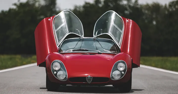L'Alfa Romeo da 30 milioni, prima rapita poi venduta per 10 euro: un intrigo
