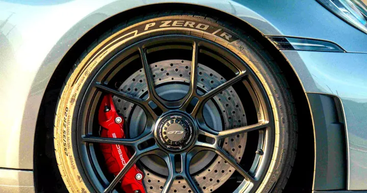 Pirelli presenta nuovi pneumatici per la Porsche GT3: P Zero R e P Zero Trofeo RS