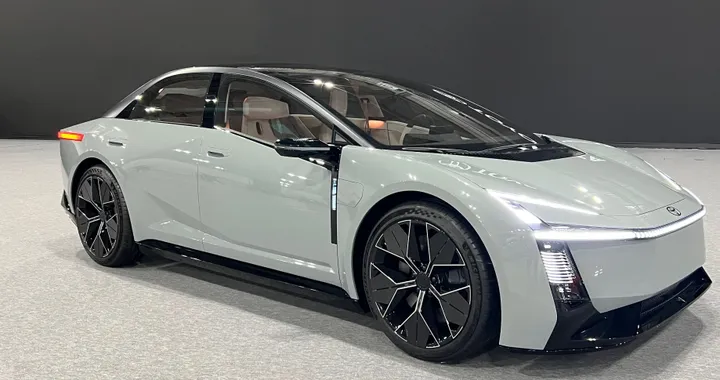 Nuova Toyota Corolla, ecco il concept che anticipa il futuro: sarà ibrida e non solo Nuova Toyota Corolla, ecco il concept che anticipa il futuro: sarà ibrida e non solo