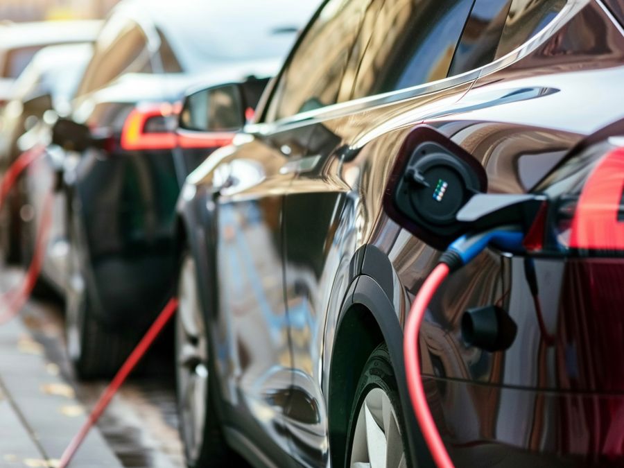 Motus-E: nel 2025 in Italia +46% di vendite di auto elettriche, ma serve continuità