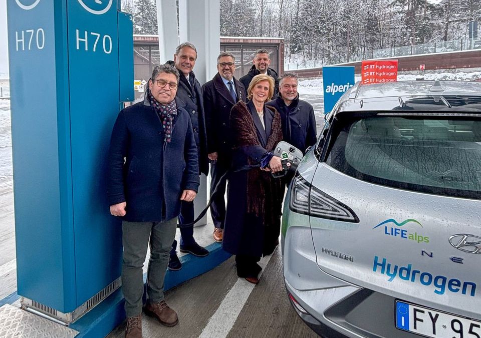 Rifornimento a idrogeno e ricarica a 400 kW: a Brunico una stazione unica in Italia