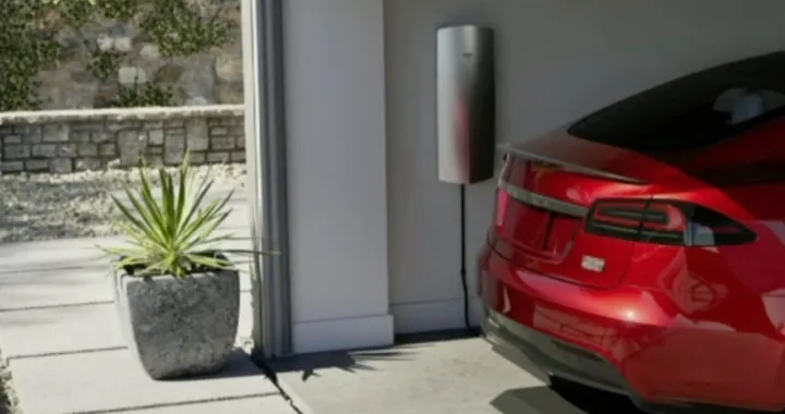 Tesla interessata alla ricarica wireless per le sue auto?