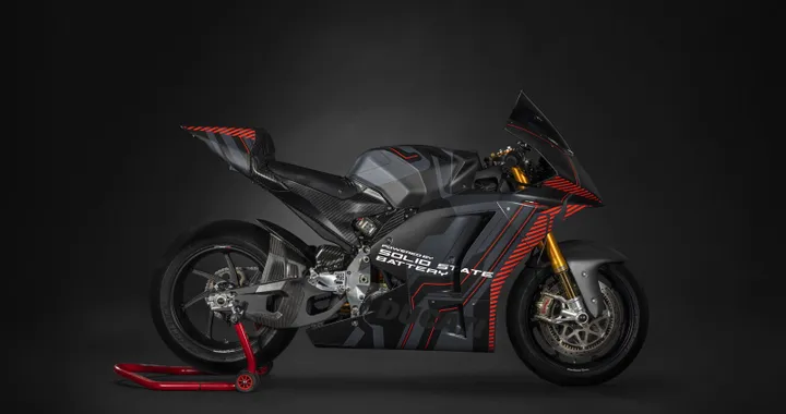 Volkswagen testa le batterie allo stato solido su una Ducati elettrica: le novità