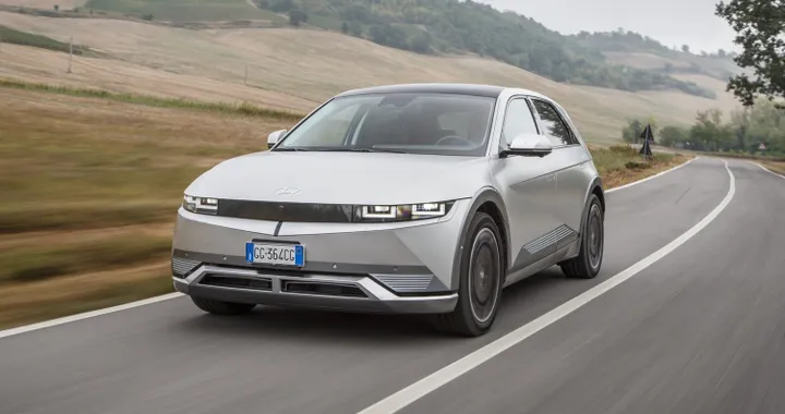 Hyundai IONIQ 5: le nuove foto spia del restyling