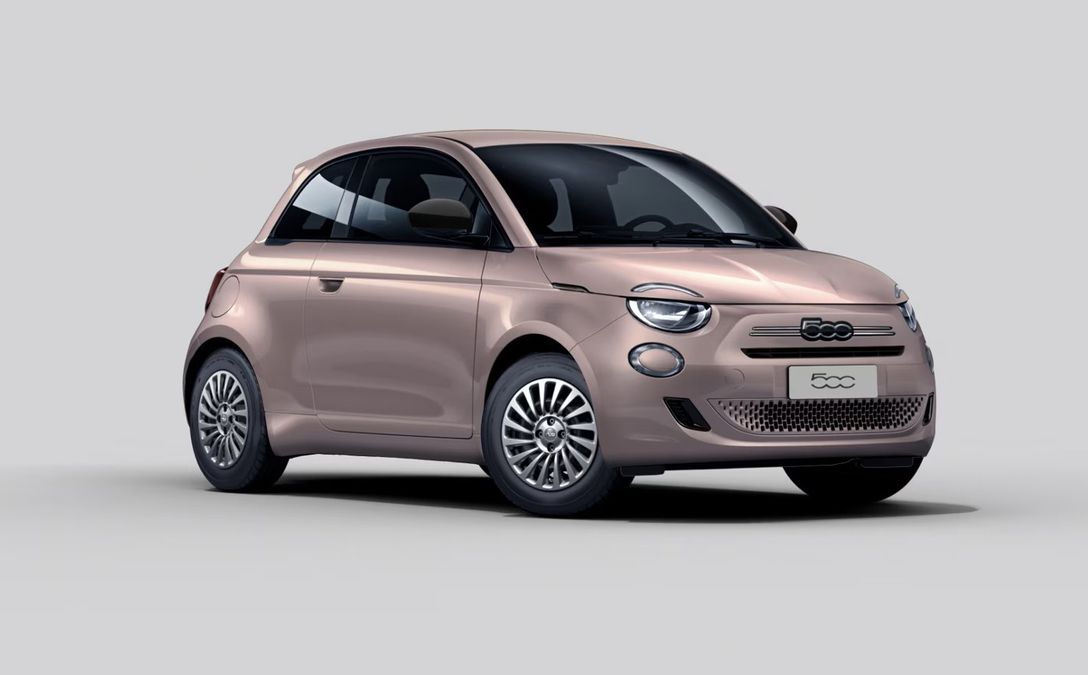 Nuova FIAT 500 ibrida versione base, che equipaggiamenti offre davvero? Manca l&#039;infotainment