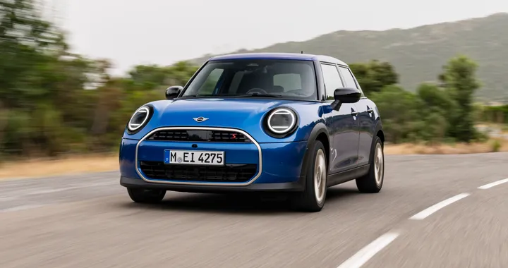MINI fa un passo indietro: non diventerà solo elettrica entro il 2030