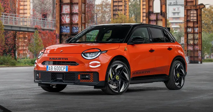 Abarth 600e Competizione Edizione Milano Cortina 2026, solo 50 esemplari per l'Italia: ecco il prezzo