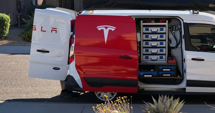 Tesla: in arrivo il servizio di riparazione on demand via app