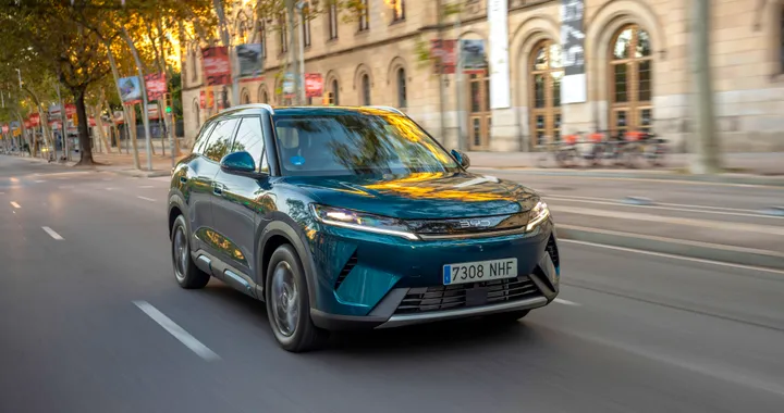 BYD Atto 2, elettrica e ibrida Plug-in: ecco tutte le versioni e prezzi