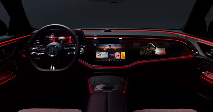 Mercedes, in auto come al cinema: arrivano i film in formato IMAX