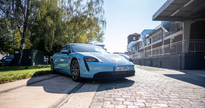 Porsche Taycan: arriva il supporto nativo ad Apple Podcast