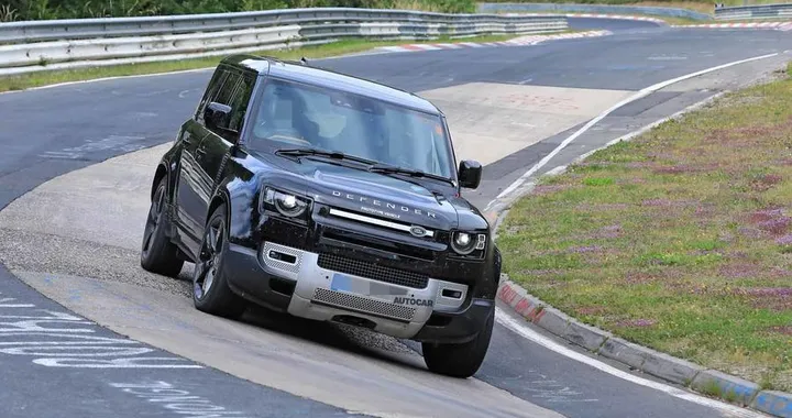 Land Rover Defender: in pista al Nurburgring con il V8, foto spia e video