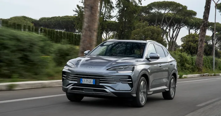 BYD Seal U DM-i, novità per la Plug-in: batteria più grande e 1125 km con un pieno