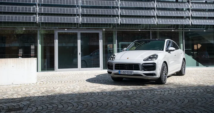 Cayenne E-Hybrid: più autonomia per i SUV Plug-in