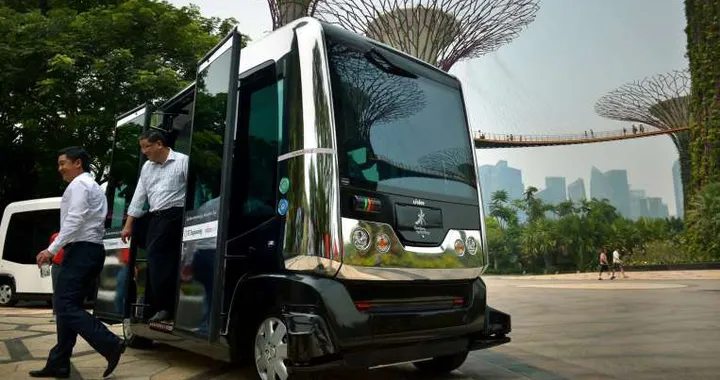 Singapore accoglie i bus a guida autonoma