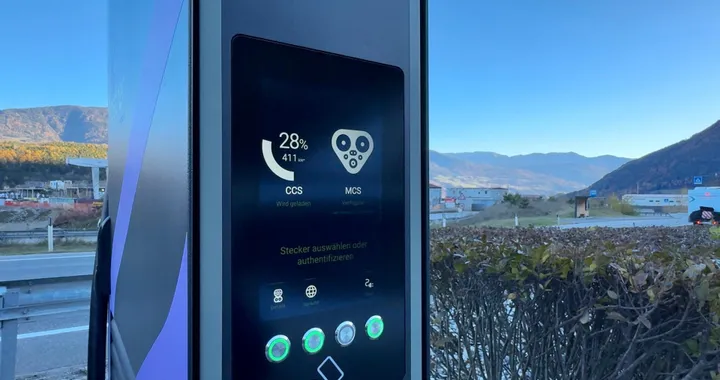 Record per le auto elettriche in Italia: una Smart #5 raggiunge i 411 kW su colonnina pubblica