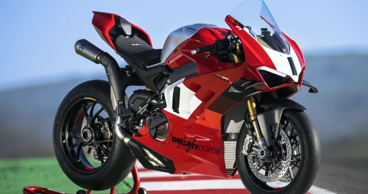Ducati Panigale V4 R: 240 CV in assetto pista e limitatore a 16.500 giri