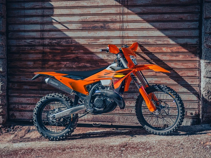 KTM, ecco la gamma EXC 2026: le novità per il mondo enduro