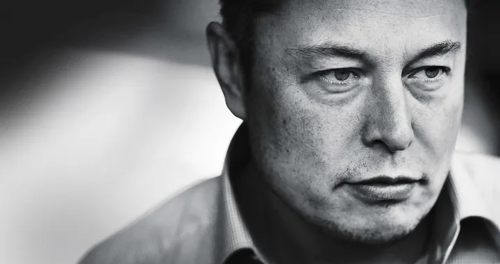Elon Musk licenzia il 10% dei dipendenti Tesla: grave recessione in arrivo