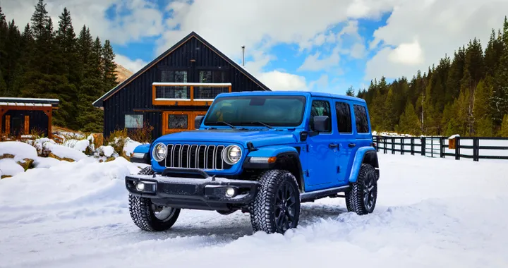Jeep Wrangler 4xe Backcountry 2025: l'off-road incontra l'elettrificazione