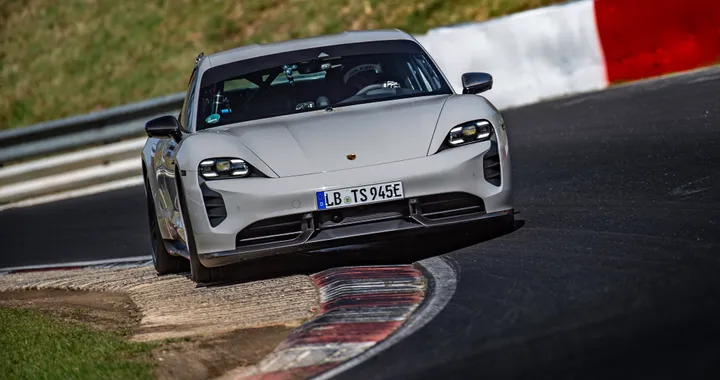 Porsche Taycan Turbo GT, nuovi test per la variante da 1.000 CV. Foto spia