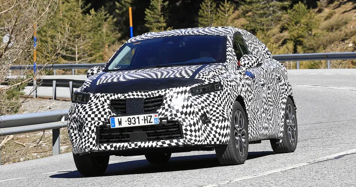 Renault Captur 2019: foto spia della nuova generazione, anche ibrida