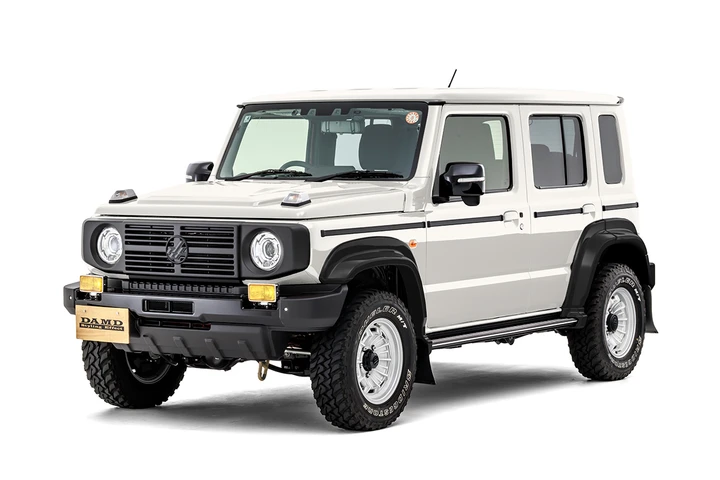 La Suzuki Jimny a 5 porte si trasforma e diventa una baby Classe G