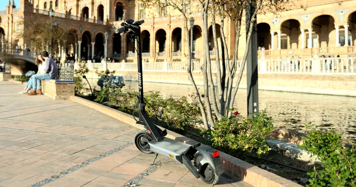 S40 e S60, i nuovi monopattini elettrici di NAVEE. Supportano Dov'è di Apple