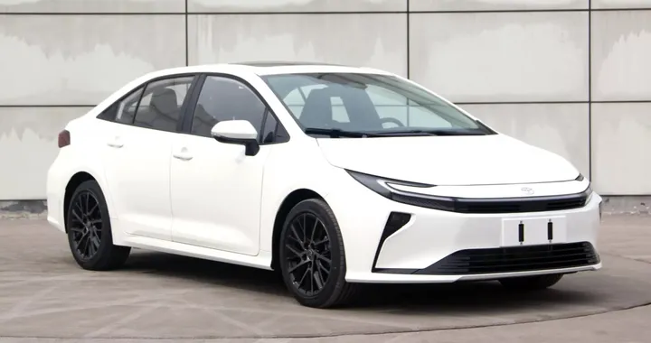 Ecco come sarà la nuova Toyota Corolla (almeno in Cina): look ispirato alla Prius
