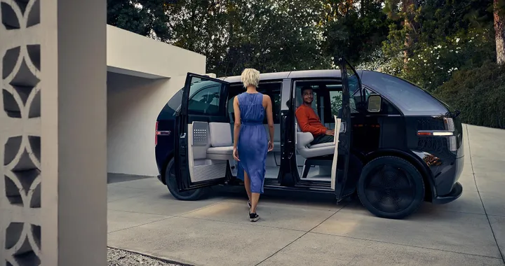 Canoo, il minivan elettrico che si acquista in abbonamento