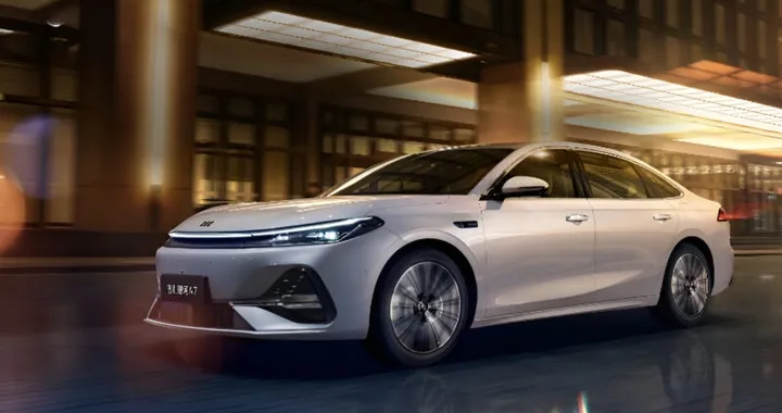 Geely Galaxy A7 EM-i, ecco la nuova super ibrida con 2.100 km di autonomia