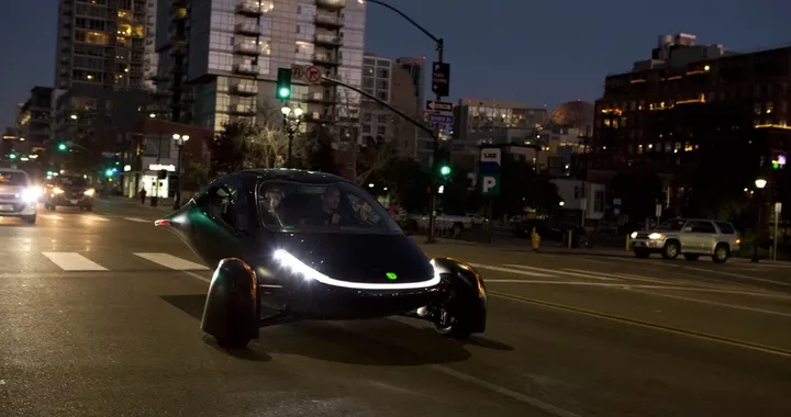 Aptera: per l'auto elettrica che si ricarica con il Sole oltre 7 mila ordini