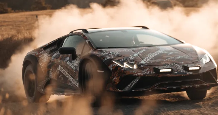 Lamborghini Huracan Sterrato si fa vedere in azione in un primo video ufficiale