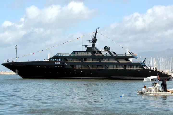 Armani, il suo yacht è in Toscana: quanto vale l’imbarcazione di 65 metri