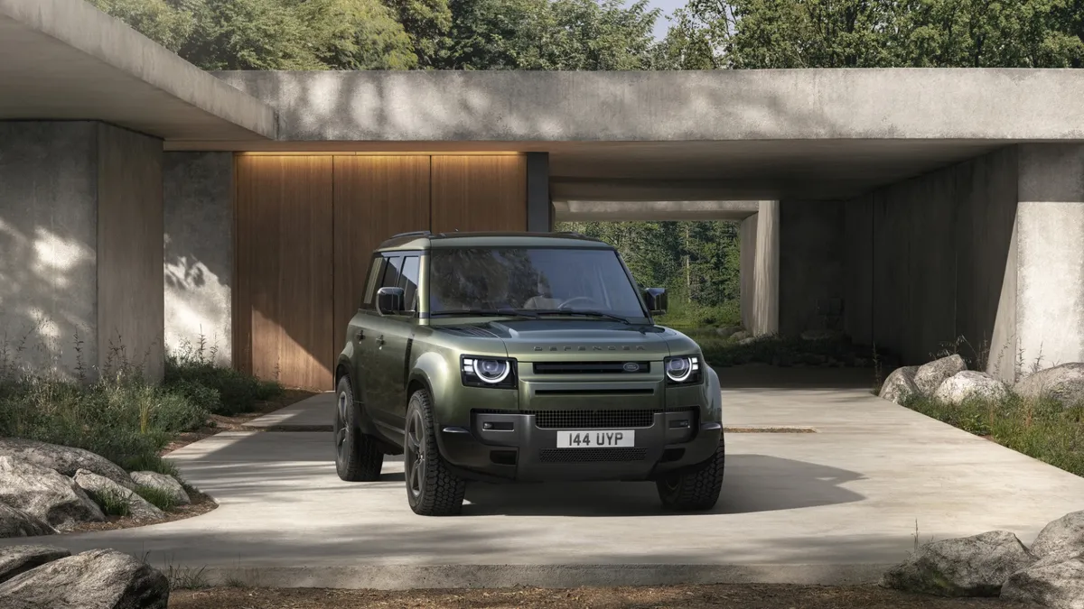 Land Rover Defender 2026: cambia e si evolve. Ecco come