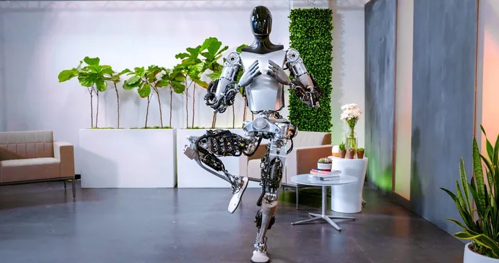 Tesla Optimus, un breve video mostra i progressi nello sviluppo del robot umanoide