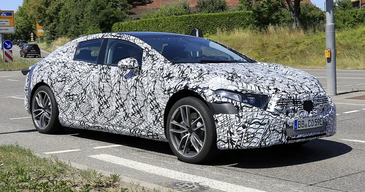 Mercedes EQS: la berlina elettrica rivale di Tesla Model S e Porsche Taycan | Foto spia