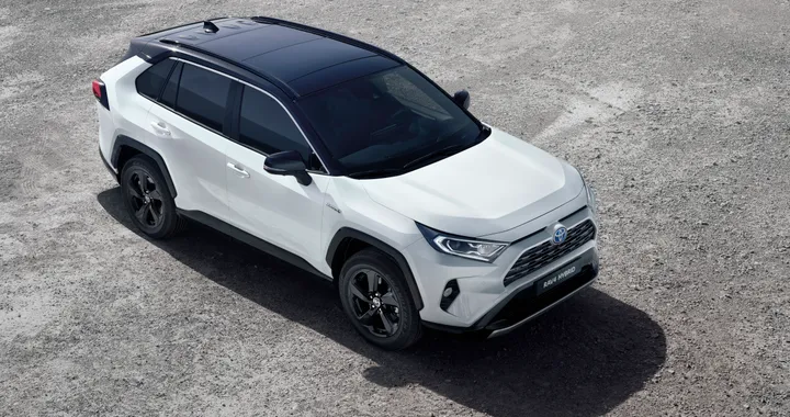 Nuovo Toyota RAV4: il SUV ibrido debutta in Italia con prezzi da 34.550 euro
