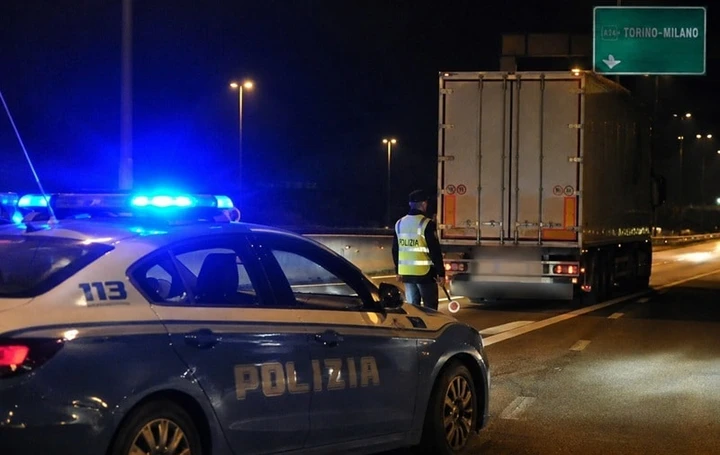 Tir contromano sulla A26 per 10 km, l'autista era ubriaco